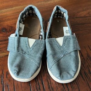 Size 6 Baby TOMS shoes